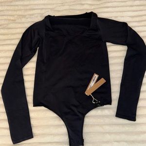 ESSENTIAL LONG SLEEVE SCOOP NECK BODYSUIT *brand new* S/M